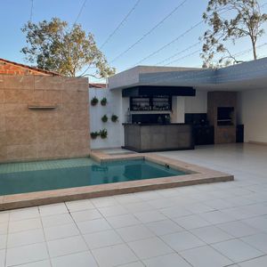 Amplia Casa Con Piscina En Venta En Condominio Barceló 