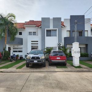 En Condominio Terranova En 7mo. Anillo Norte Vendo Casa