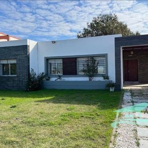 Hermosa Casa De 4 Dormitorios 2 Baños