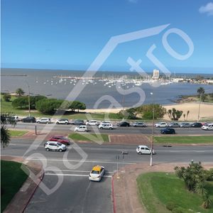 Lujoso Apartamento En Esquina En La Rambla Del Puerto Del Buceo