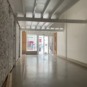 Local Comercial De Dos Pisos Sobre Peatonal Sarandí