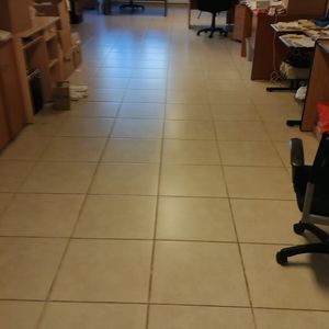 Venta Oficina Tres Cruces Muy Buena