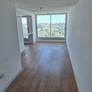 Excelente Apartamento En Alquiler, Malvin. Muy Amplio. 1 Dormitorio.