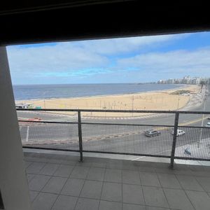 Espectacular Vista Sobre El Mar Desde Todos Los Ambientes