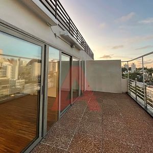 Punta Carretas A Pasos Del Mar – Venta Pent House De 2 Dormitorios Con Garaje