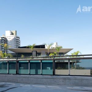 Apartamento En Venta De 3 Dormitorios Con Vistas Directas Al Puerto Del Buceo!