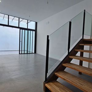 Casa A Estrenar En Cordón Sur 3 Dormitorios, Escritorio Al Frente, Garaje Y Patio