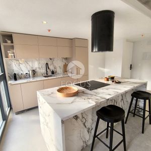 Venta Apartamento 2 Dormitorios, 2 Baños Y Amplia Terraza En El Centro