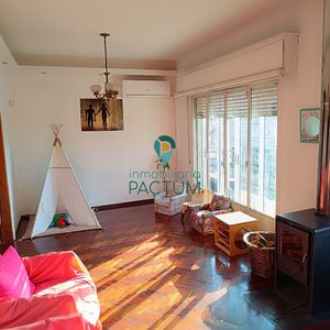 Se Vende En Parque Batlle Dos Unidades En El Mismo Padrón, Local Y Casa De 3 Dormitorios Con 2 Baños Y Barbacoa En Parque Batlle