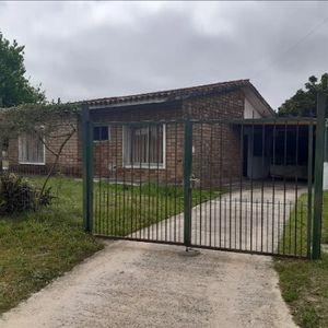 Venta Casa 3 Dormitorios En La Privilegiada Ubicación De Solymar, Ciudad De La Costa