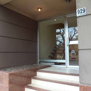 Monoambiente ,  Edificio Frente Al Lago Del Parque Rodó