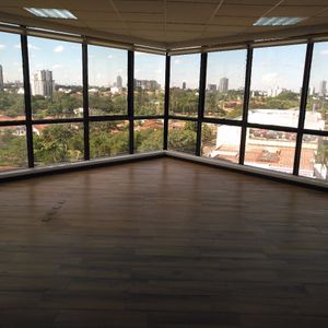 Alquilo Hermosa Oficina De Lujo En Equipetrol 