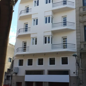 Importante Edificio En Ciudad Vieja