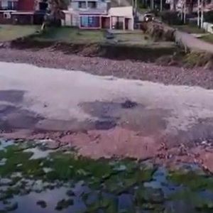 Casa Con El Jardín Sobre La Playa. Primera Línea.