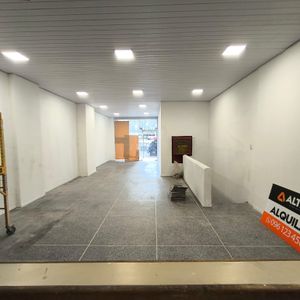Alquiler Local Comercial 140 Metros Cuadrados Al Frente Tres Cruces