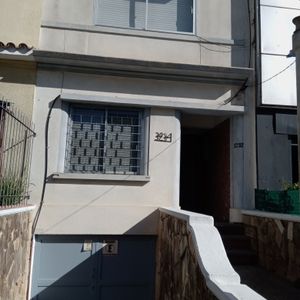 Dueño Vende Casa En Pocitos. Ph Independiente. Sin G/C. Garage Para 2 Autos.