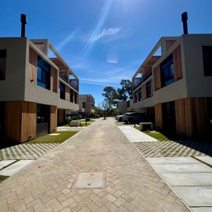 Alquiler Casa A Estrenar 3 Dorm Y Playroom- Estar  En Housing En Jardines De Carrasco