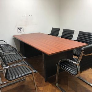 Excelente Oficina Con Ubicación Privilegiada, Muy Bien Equipada Y Con Garaje.