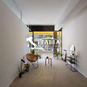 Un Dormitorio Con Parrillero - Patio - Grandes Ventanales