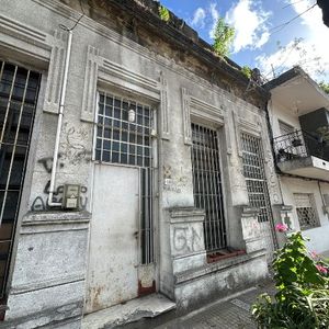 Casa Amplia Con Subsuelo, Entrepiso Y Terraza | Uso Mixto | Reducto
