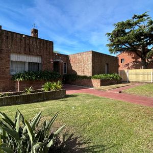 Amplia Con Muebles, Vivienda O Ideal Empresa Amplia Padrón único