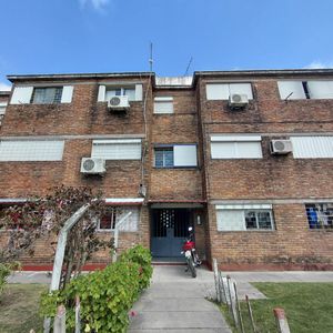 Apartamento De Tres Dormitorios A La Venta, Piedras Blancas, Montevideo