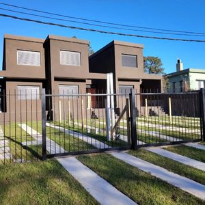 Hermosa Casa A Estrenar En Parque De Solymar