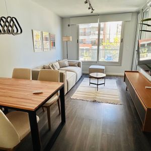 Montero Y Rambla, A Media Cuadra De La Rambla, Con Muebles A Estrenar, Balcón Y Opción Garage!!!!!