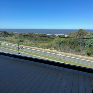 Estrene Penthouse Con Vista Al Mar Orientado Norte 3 Dormitorios