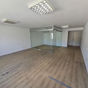 Oficina Premium En Alquiler En Punta Carretas: Ubicación Estratégica Sobre Avenida Principal