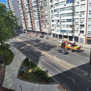 Excelente Ubicación! 8 De Octubre Y 18 De Julio, Y A Metros De Bulevar Y Av. Italia. Apto Para Consultorio/oficina/vivienda.!!!