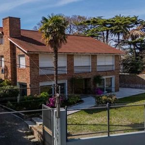 Venta De Casa En Prado, 3 Dorm En Suite, 4 Baños,4 Cocheras, De Categoria, Estufa Leña,jardin, Hermosa Propiedad!