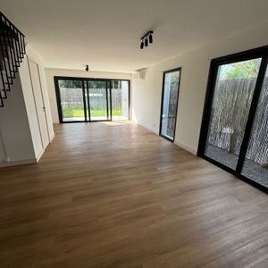 Exclusiva Casa A Estrenar, 3 Dormitorios, En El Barrio Almadía, Parque Miramar.