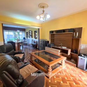 Casa En Venta En Brazo Oriental, 4 Dormitorios, Doble Garaje, Estufa A Leña Y Barbacoa