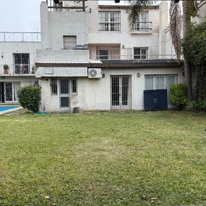 Excepcional Propiedad Unificada Con Jardín Y Piscina En Parque Batlle – Ideal Para CLínica, Institución O Residencia De Lujo