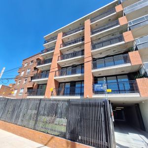Venta Malvin Aptartamento 3 Dormitorios Con Cochera. A Estrenar. Dueño Vende