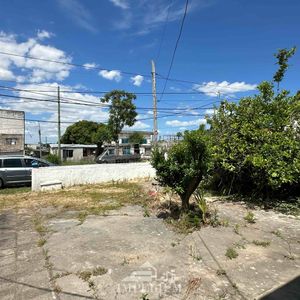 Vendo Casa En Las Piedras De 2 Dormitorios Y Cochera
