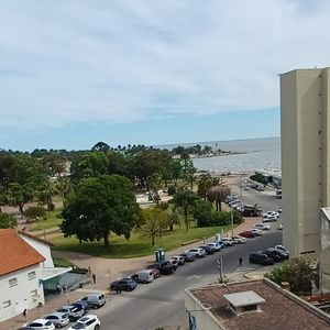 Excelente Monoambiente, Gran  Vista A La Playa. Ubicación Inmejorable. Parque Y Lago  En Frente