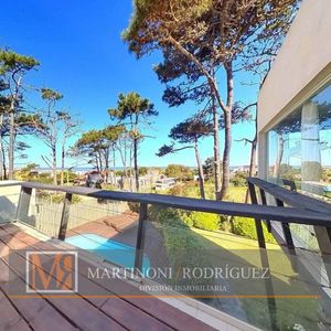 Casa En Venta / Vista Al Mar En La Barra A 1 Cuadra De La Playa