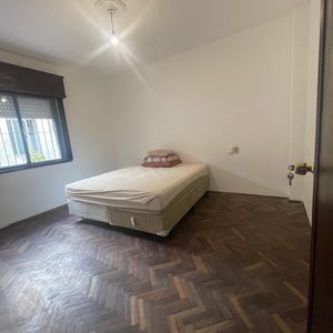 Apartamento En Alquiler En Ciudad Vieja, 2 Dormitorios, Cocina Definida, Balcon, Muy Buena Ubicacion