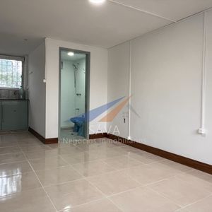 Alquiler Monoambiente En Tres Cruces! Sin Gastos Comunes. Patio De Uso Común!