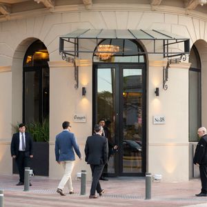 Oficinas En Alquiler | Edificio  Casa El Globo, No18, Rambla 25 De Agosto 296, Montevideo | 12 - 30 M²
