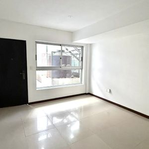 Apartamento En Venta En Parque Rodó, Con Patio