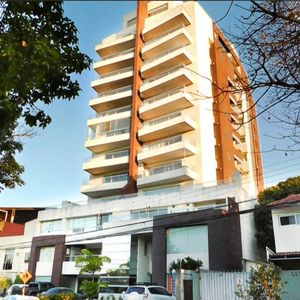 Amplio Departamento De 1 Dorm. Entre 2do. Y 3er. Anillo