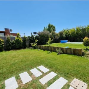 Casa En Mirador De La Tahona Con Hermoso Jardín Y Piscina