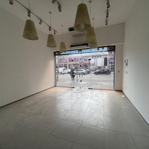 Local Comercial En 8 De Octubre Esquina Propios. 190m