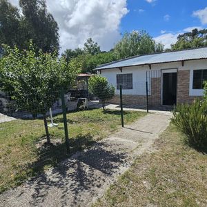 ML Propiedades Alquila Casa Al Fondo, Muy Espaciosa, Con Jardín
