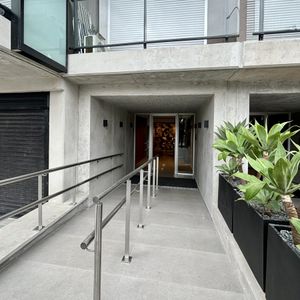En Venta Monoambiente Al Frente Con Balcon En Tres Cruces