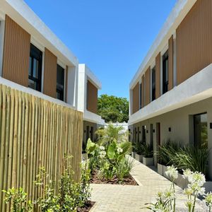 Complejo De 5 Casas En Zona Lagos. 2 Dorm.