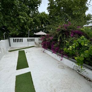 Casa De Dos Plantas Con Cochera